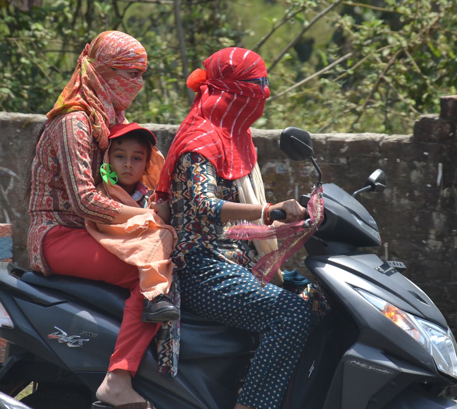 भीषण गर्मी से दिनभर परेशान रहे लोग