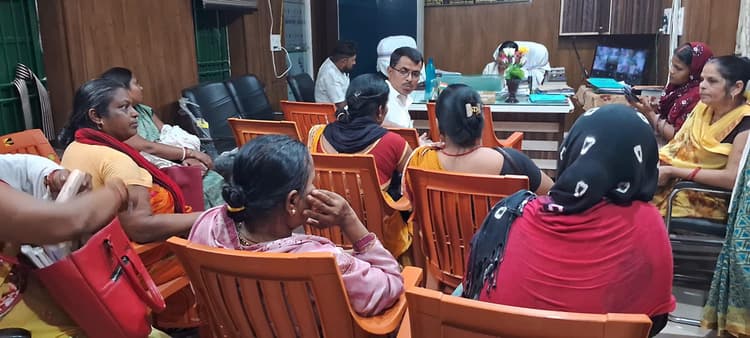 सहार में टीएचआर वितरण में गड़बड़ी को लेकर बीडीओ से की शिकायत