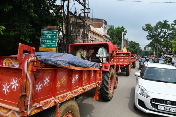 Deoghar news : पुलिस ने चलाया छापेमापी अभियान, बालू लोड तीन ट्रैक्टरों को किया जब्त