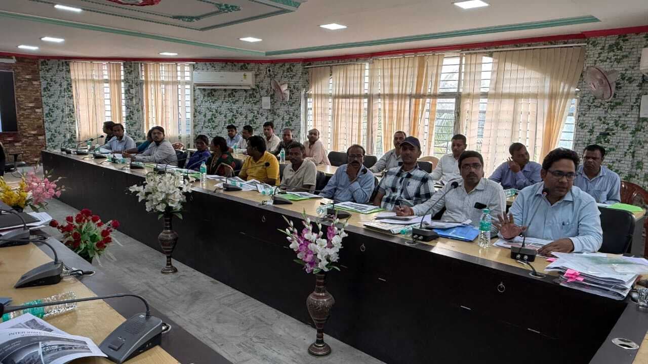 योजनाओं के क्रियान्वयन में लाएं तेजी, योग्य लाभुकों को करें आच्छादित : डीसी