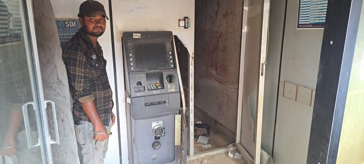 एटीएम तोड़ चोरी करने वाला चोर गिरफ्तार