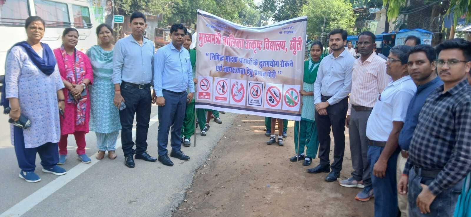 विद्यार्थियों ने निकाली प्रभात फेरी