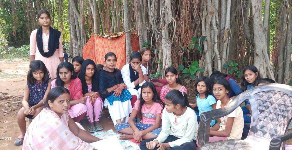 किशोरियों को सशक्त बनाने के लिए दी जानकारी