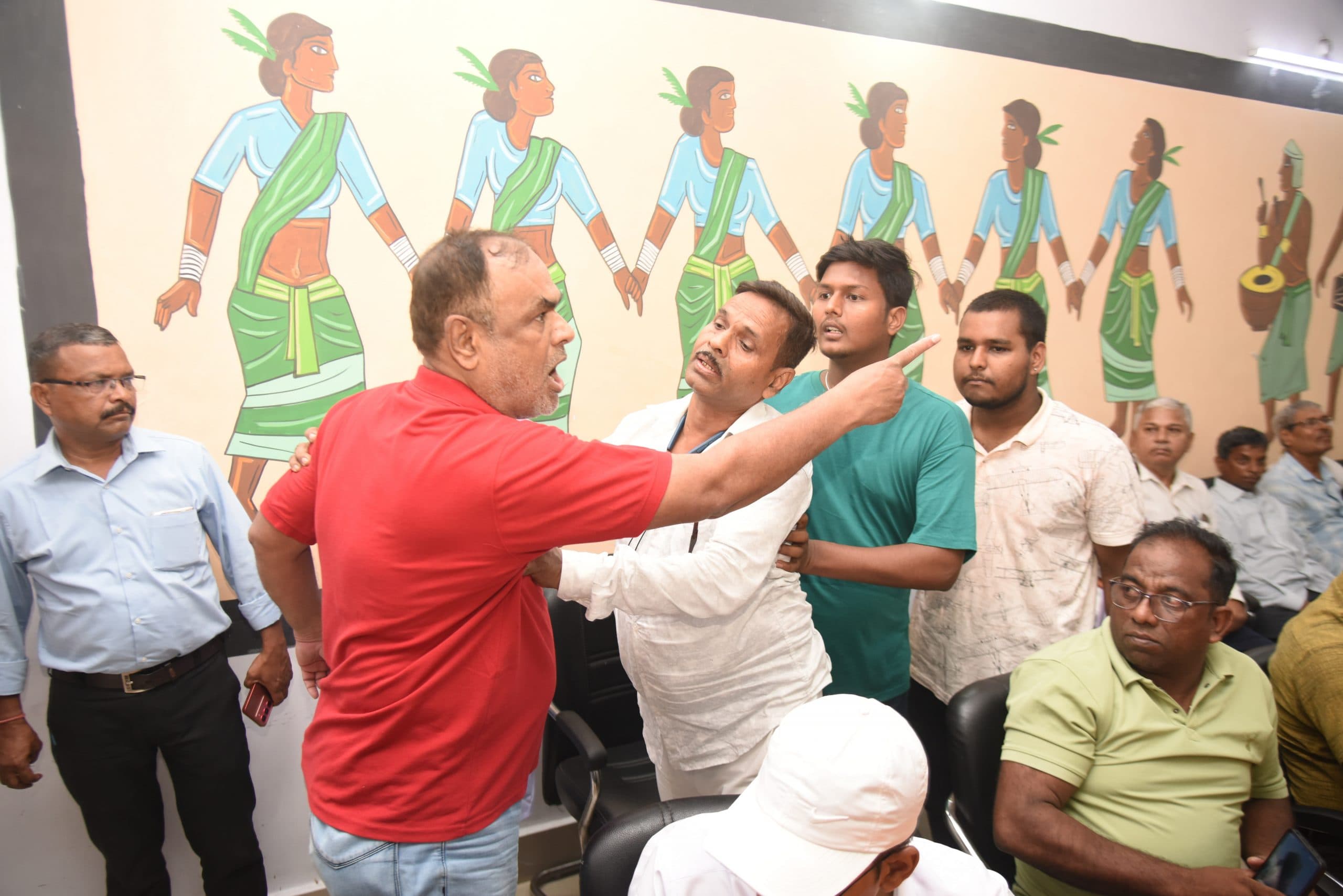 Jamshedpur news. राजद जिलाध्यक्ष चुनाव को लेकर हंगामा, धक्का- मुक्की