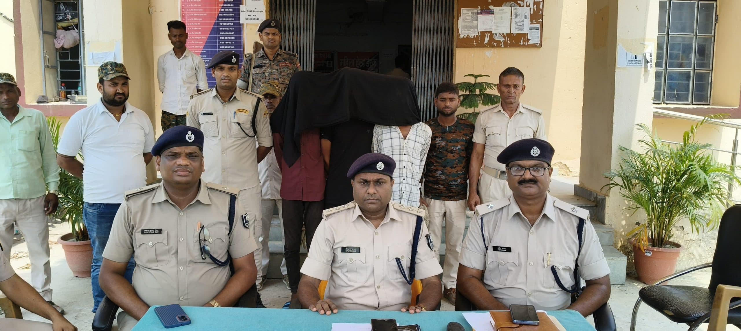 Madhubani News : चोरी की नौ बाइक के साथ तीन शातिर गिरफ्तार