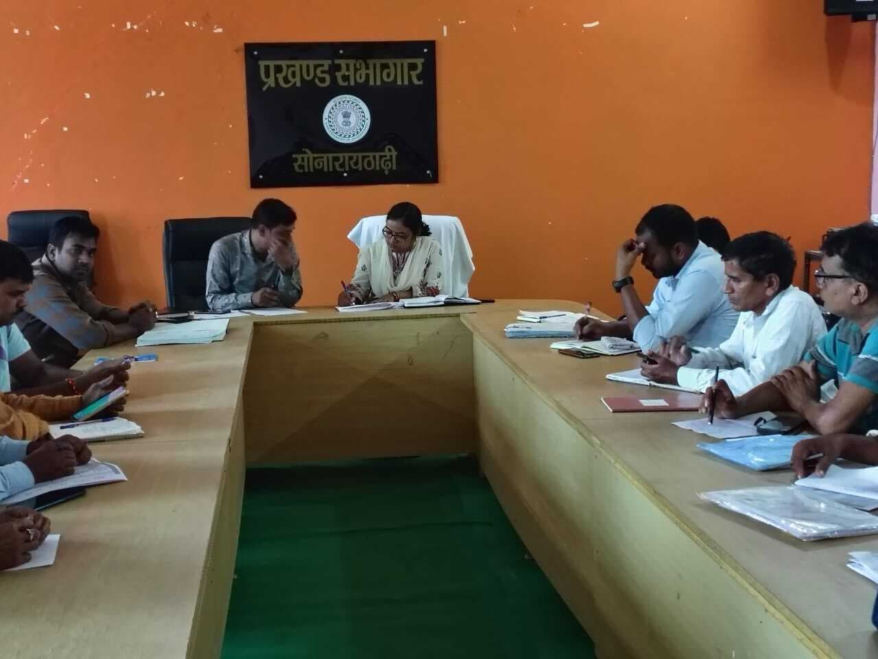 वर्षा से पूर्व सिंचाई कूप का निर्माण पूर्ण करायें : बीडीओ