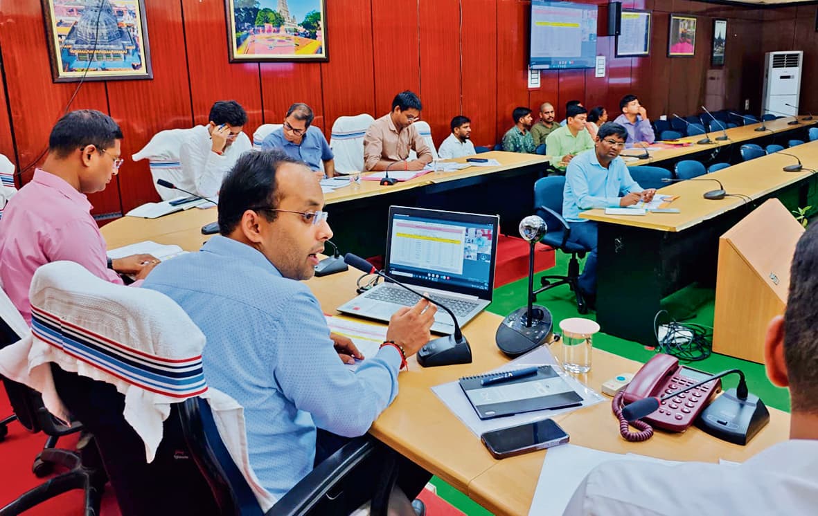 Gaya News : अब एक बूथ पर होंगे 1200 वोटर, नये केंद्र बनाने में जुटा प्रशासन