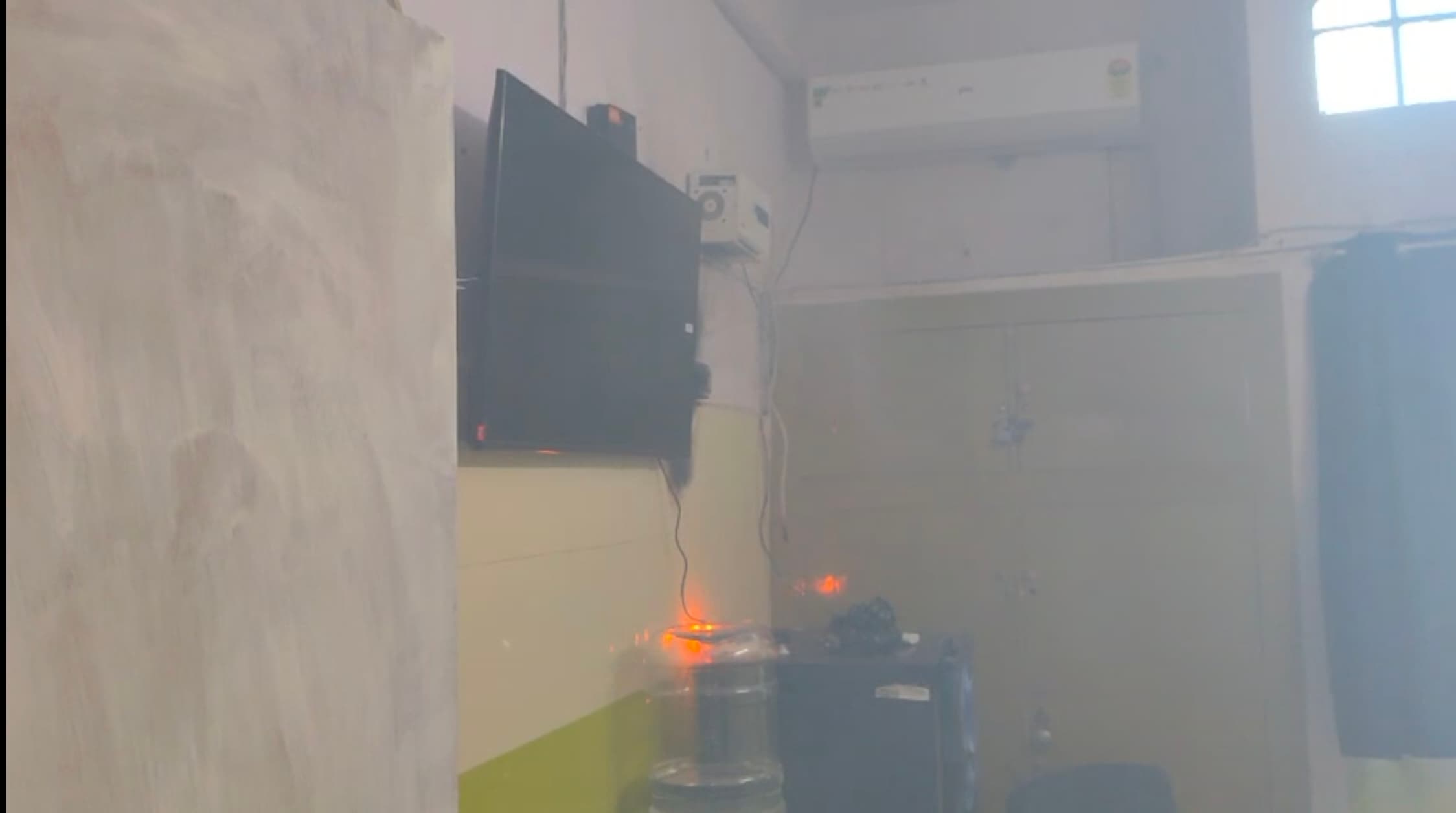 अस्पताल के डॉक्टर रूम में शार्ट सर्किट से लगी आग