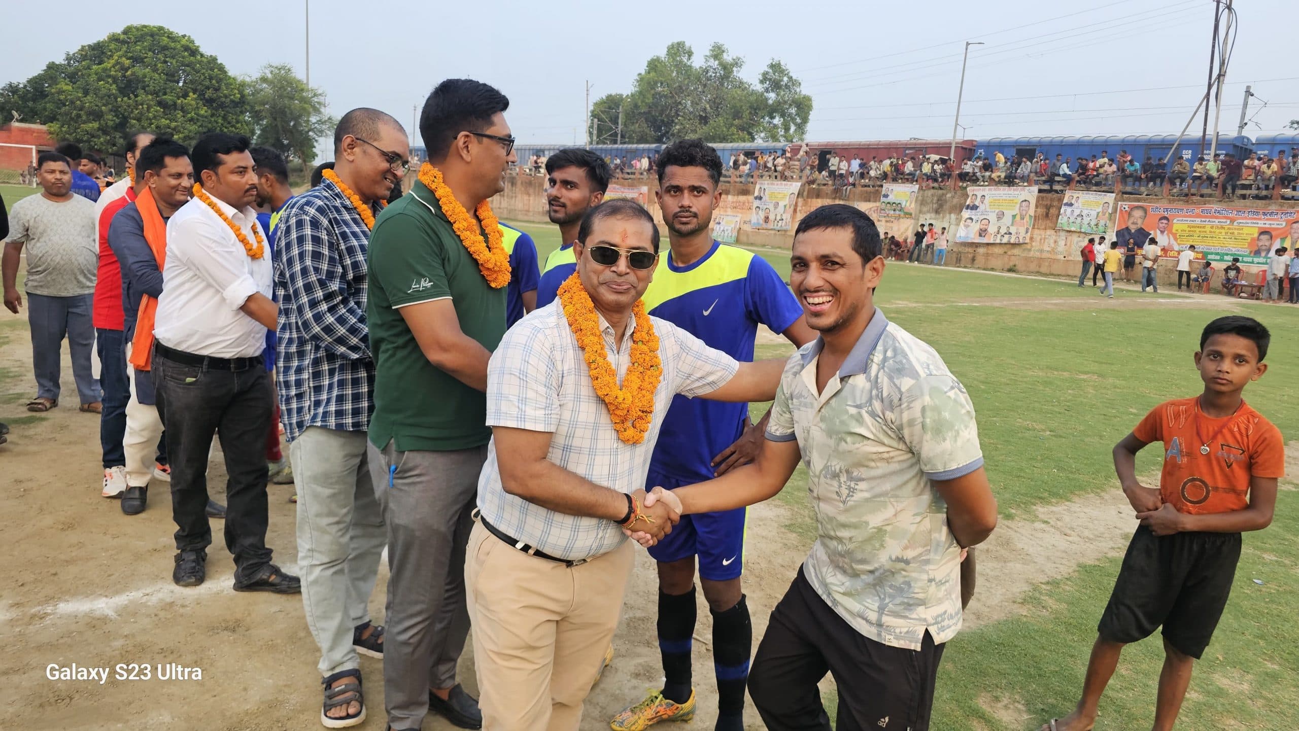 फुटबॉल टूर्नामेंट: खगड़िया बनाम नेपाल के बीच खेला गया सेमीफाइनल मैच