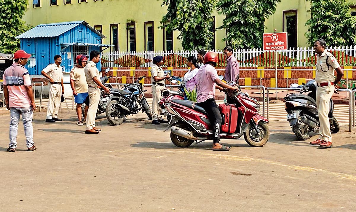 Rourkela News : राउरकेला स्टेशन परिसर में चला चेकिंग अभियान