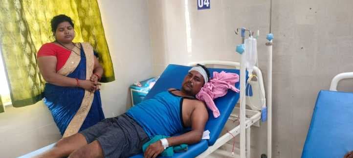 आपसी विवाद में खंती से मारकर किया घायल, अस्पताल में चल रहा उपचार