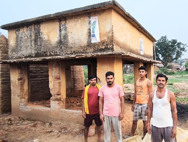 श्रीपुर गांव में 20 वर्ष पूर्व बनी सभा मंडली की स्थिति दयनीय