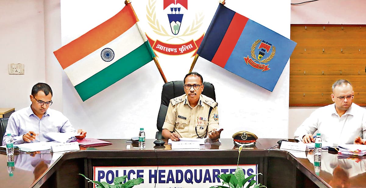 crime news : यूएपीए के तहत दर्ज केस में फरार नक्सलियों की संपत्ति जब्त करें