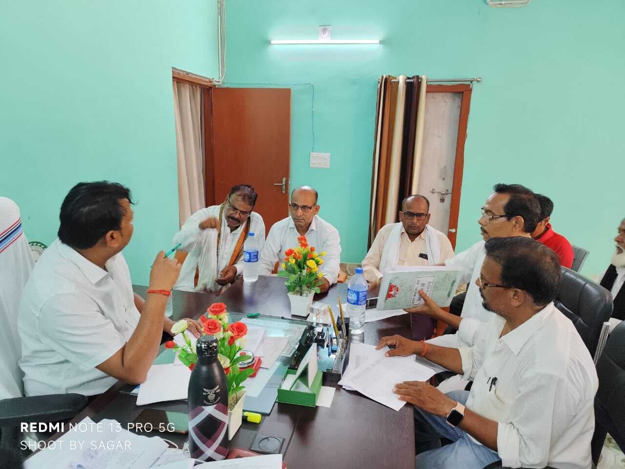 Giridih News: सीओ ने राजनीतिक दलों के प्रतिनिधियों के साथ की बैठक