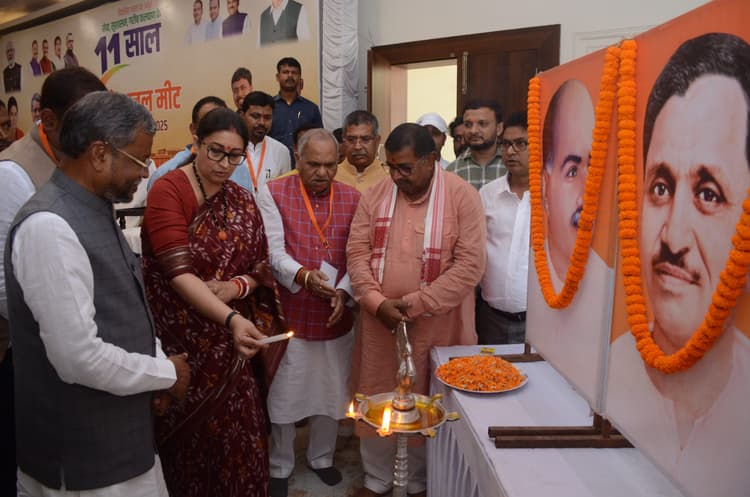 Political news : देश को लूटनेवालों के घर से पैसे निकाल रही मोदी सरकार : बाबूलाल