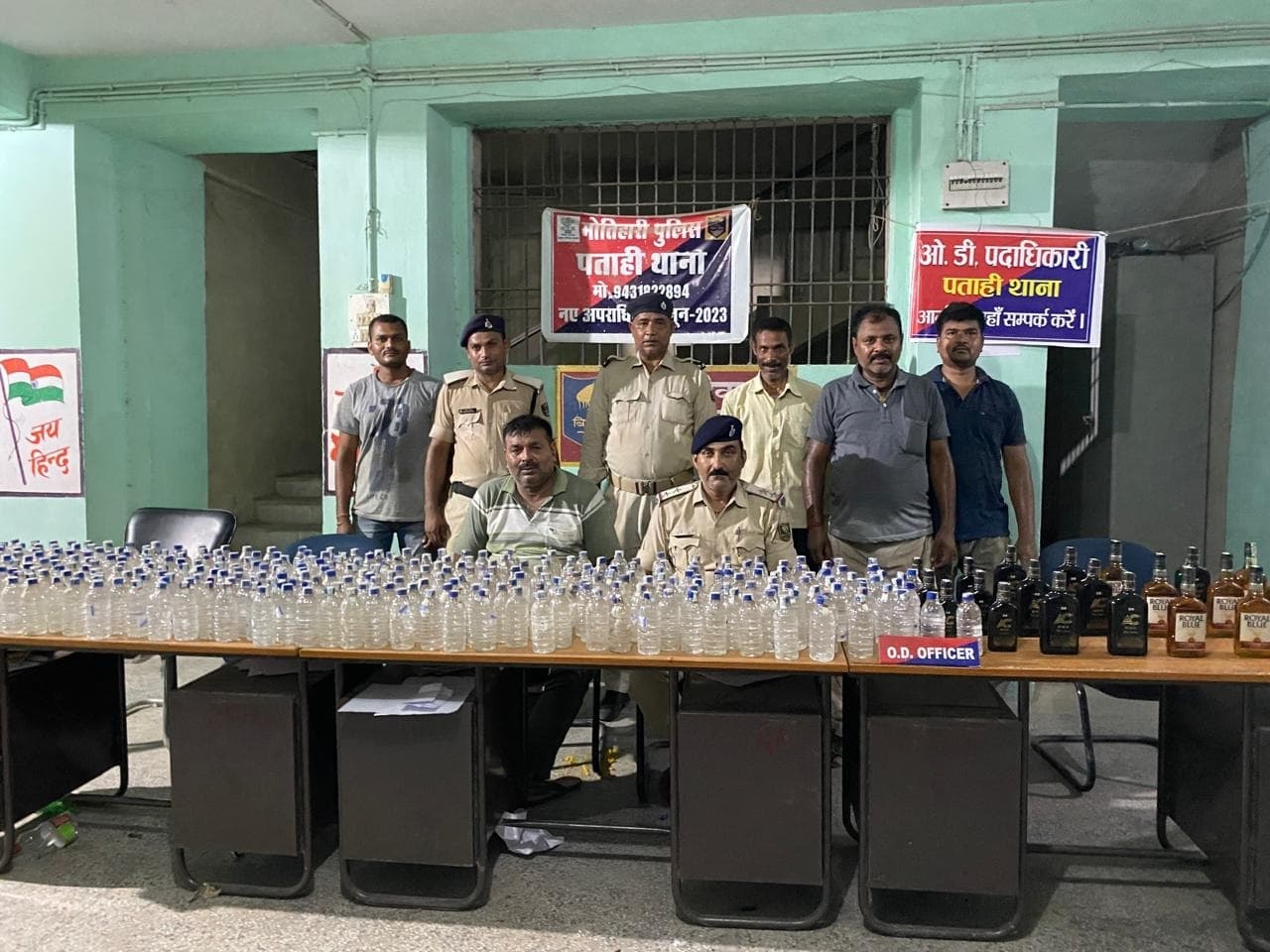 Motihari: घर में जमीन खोद कर रखे शराब बरामद