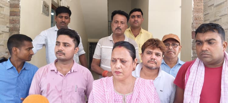 अपने ही महकमे की एएसआइ के पति से घूस ले रहा था जीआरपी का दारोगा