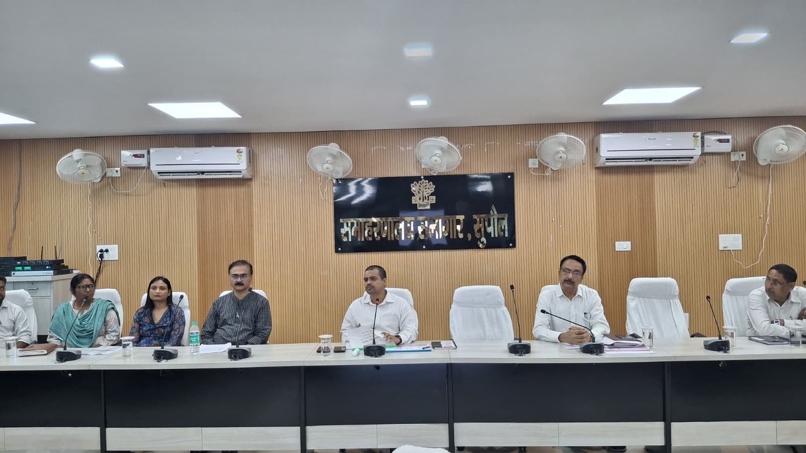 स्वास्थ्य विभाग की समीक्षा बैठक सम्पन्न, डीएम ने दिए आवश्यक निर्देश