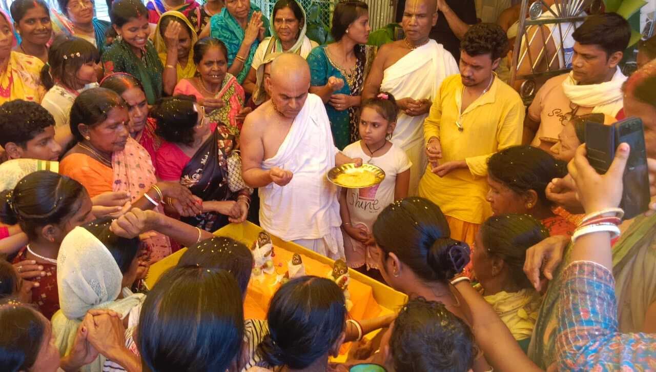 पूर्णिमा पर भगवान जगन्नाथ को कराया गया स्नान