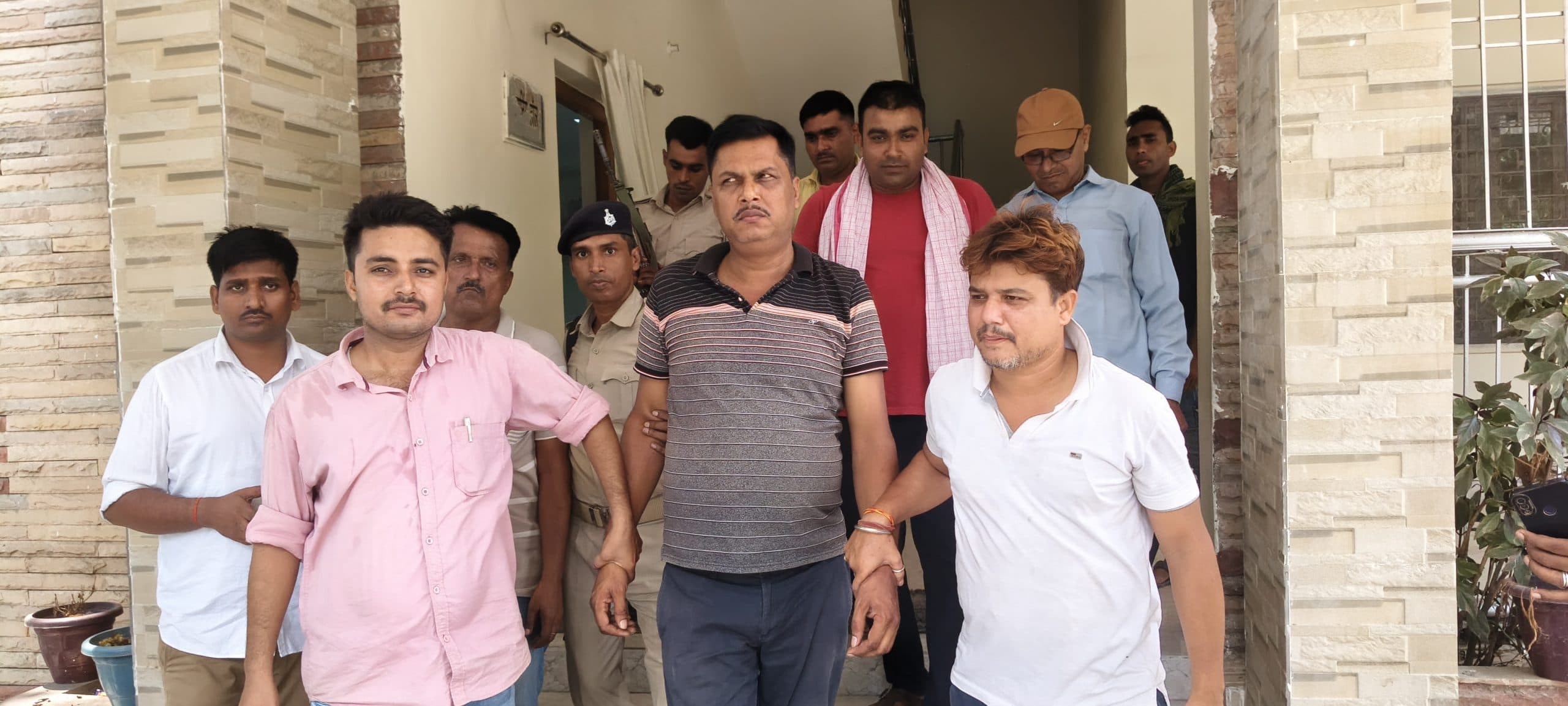 एएसआइ के पति से घूस लेते जीआरपी का दारोगा गिरफ्तार