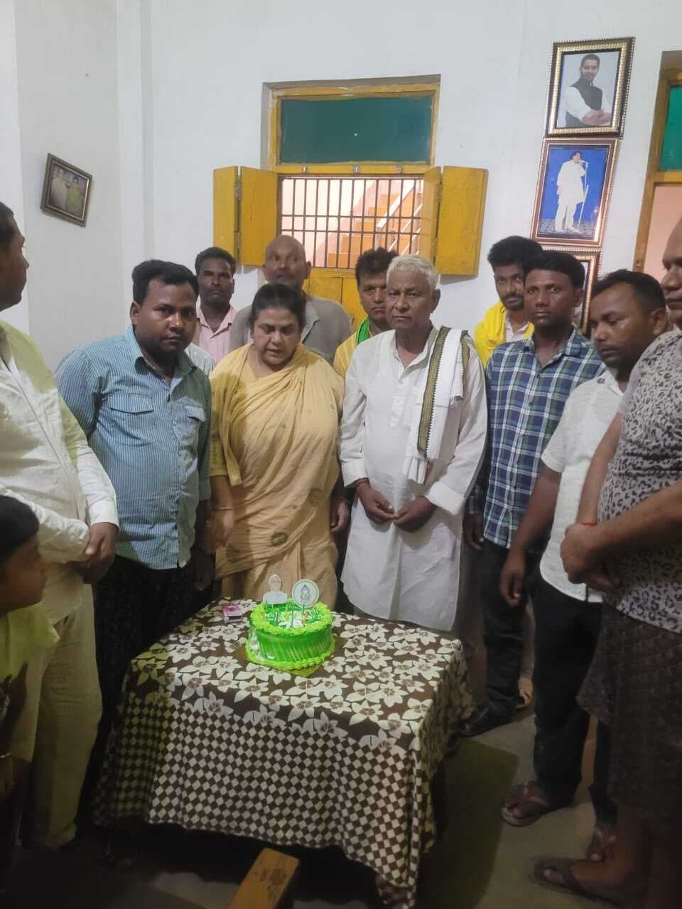 राजद सुप्रीमो का मनाया जन्मदिन