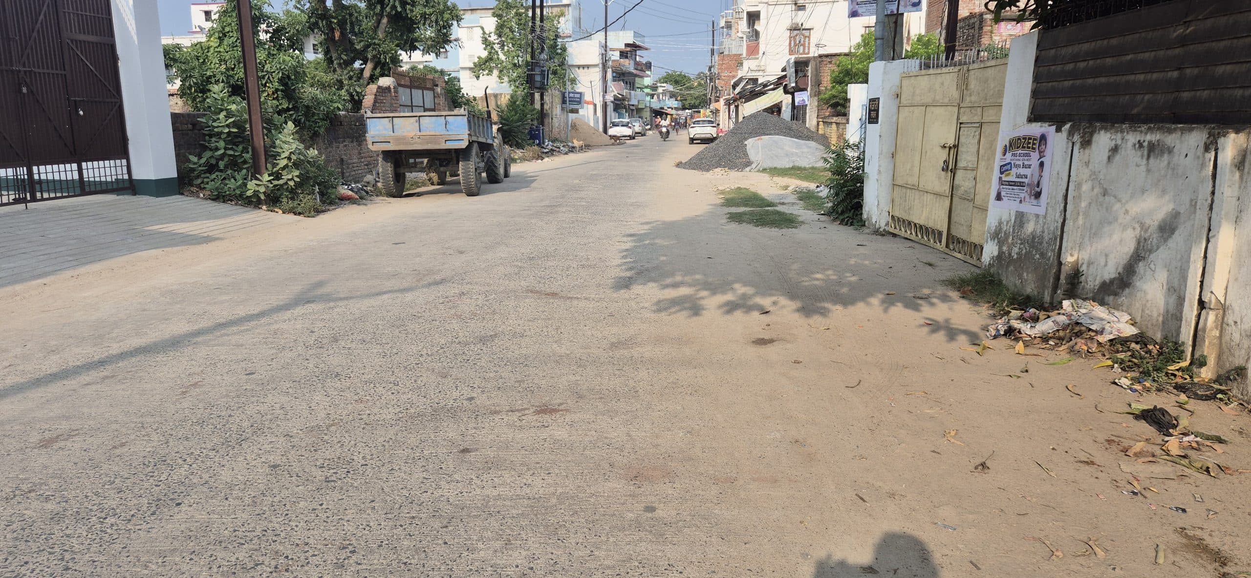 बढ़ती गर्मी व बारिश के अभाव में सूख रहे खेत, पड़ रही दरारें