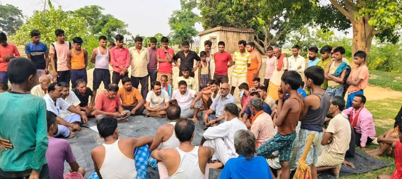 Motihari: बारात में हो रही मारपीट की घटना को ले ग्रामीणों की हुई बैठक, बनायी सुरक्षा कमेटी