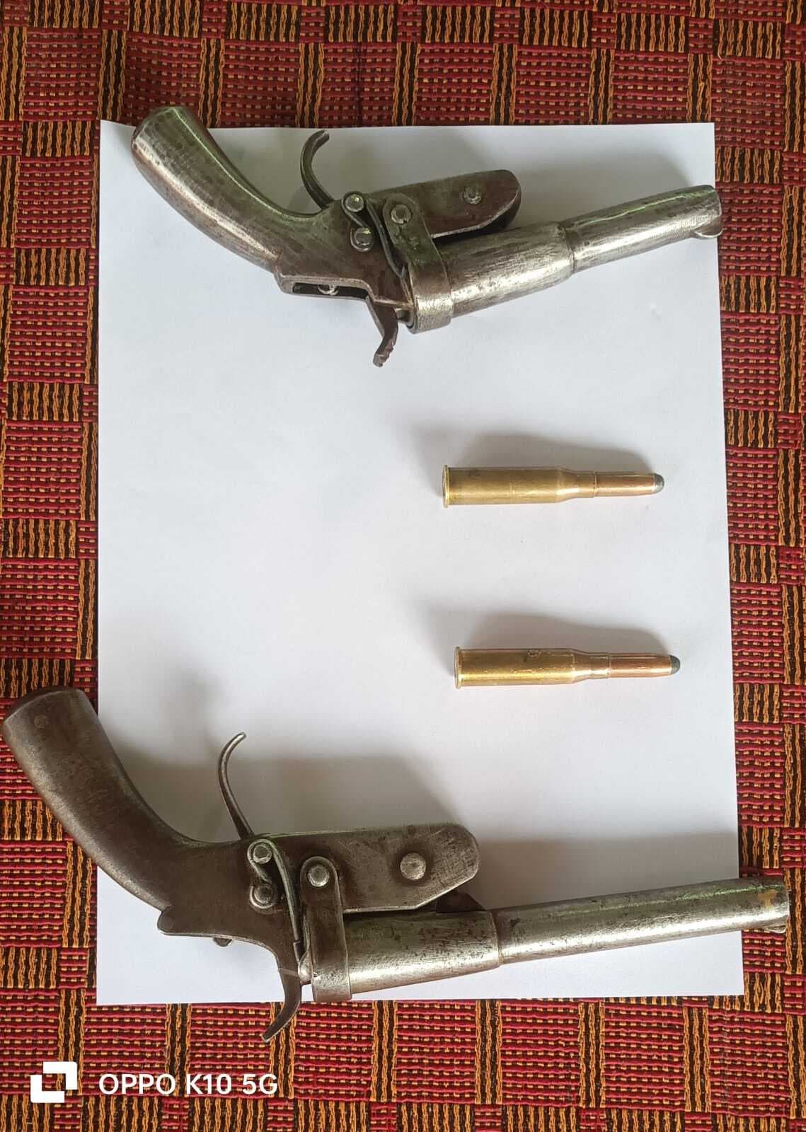 दो कट्टा व दो जिंदा कारतूस के साथ अपराधी गिरफ्तार