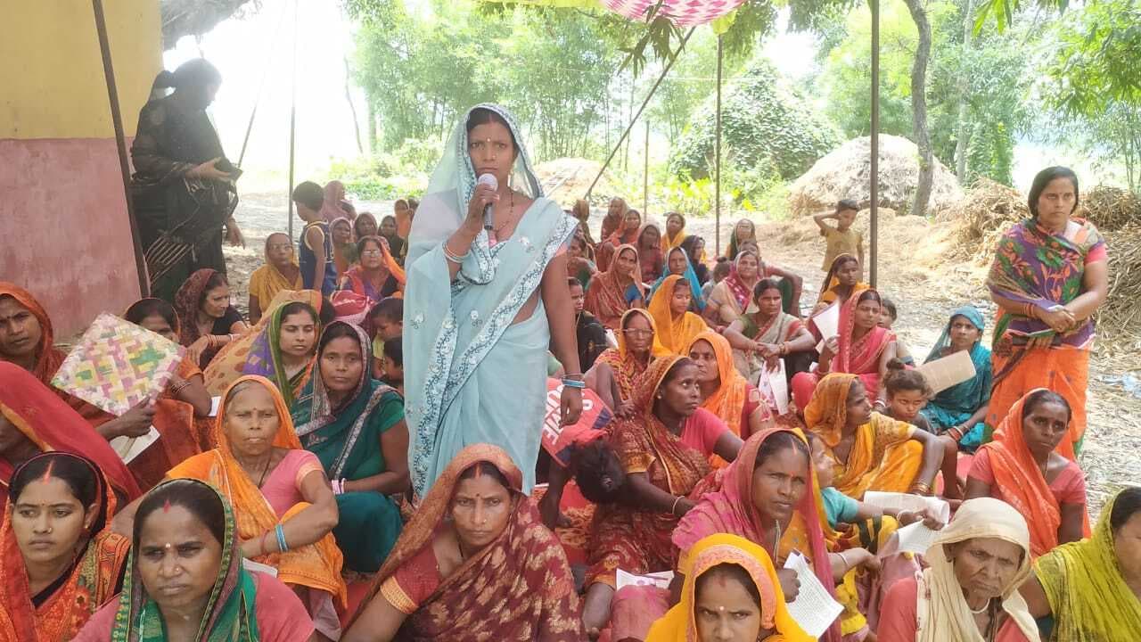 सरकार की योजनाओं व प्रशिक्षण से बदल रहा ग्रामीण महिलाओं का जीवन