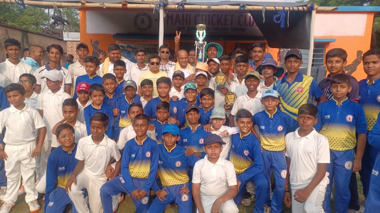 Dhanbad News : वाणी मंदिर क्लब ने जमाया कप पर कब्जा