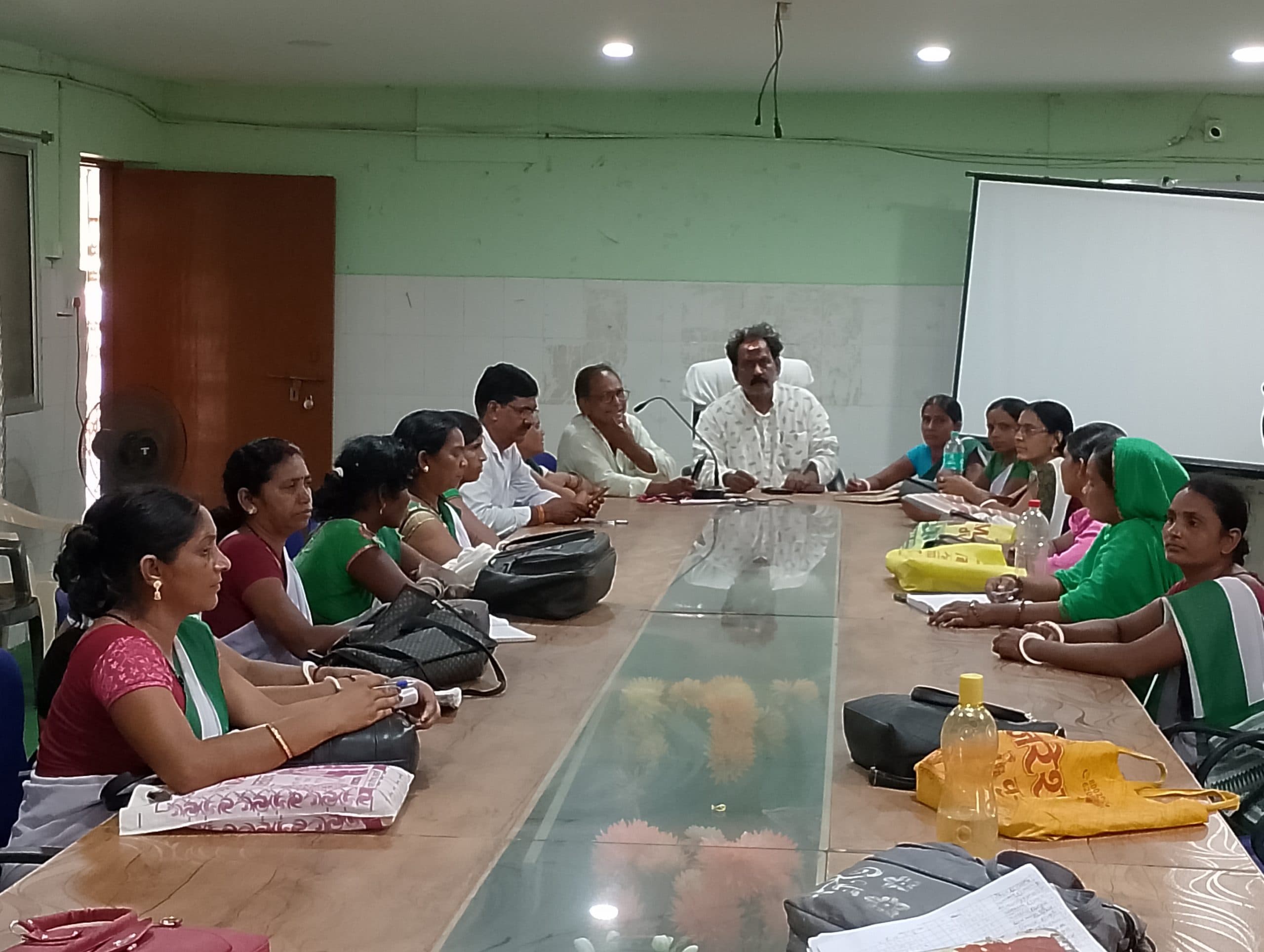 सर्वे रिपोर्ट को 10 दिनों के अंदर एप पर अपलोड करें : प्रभारी