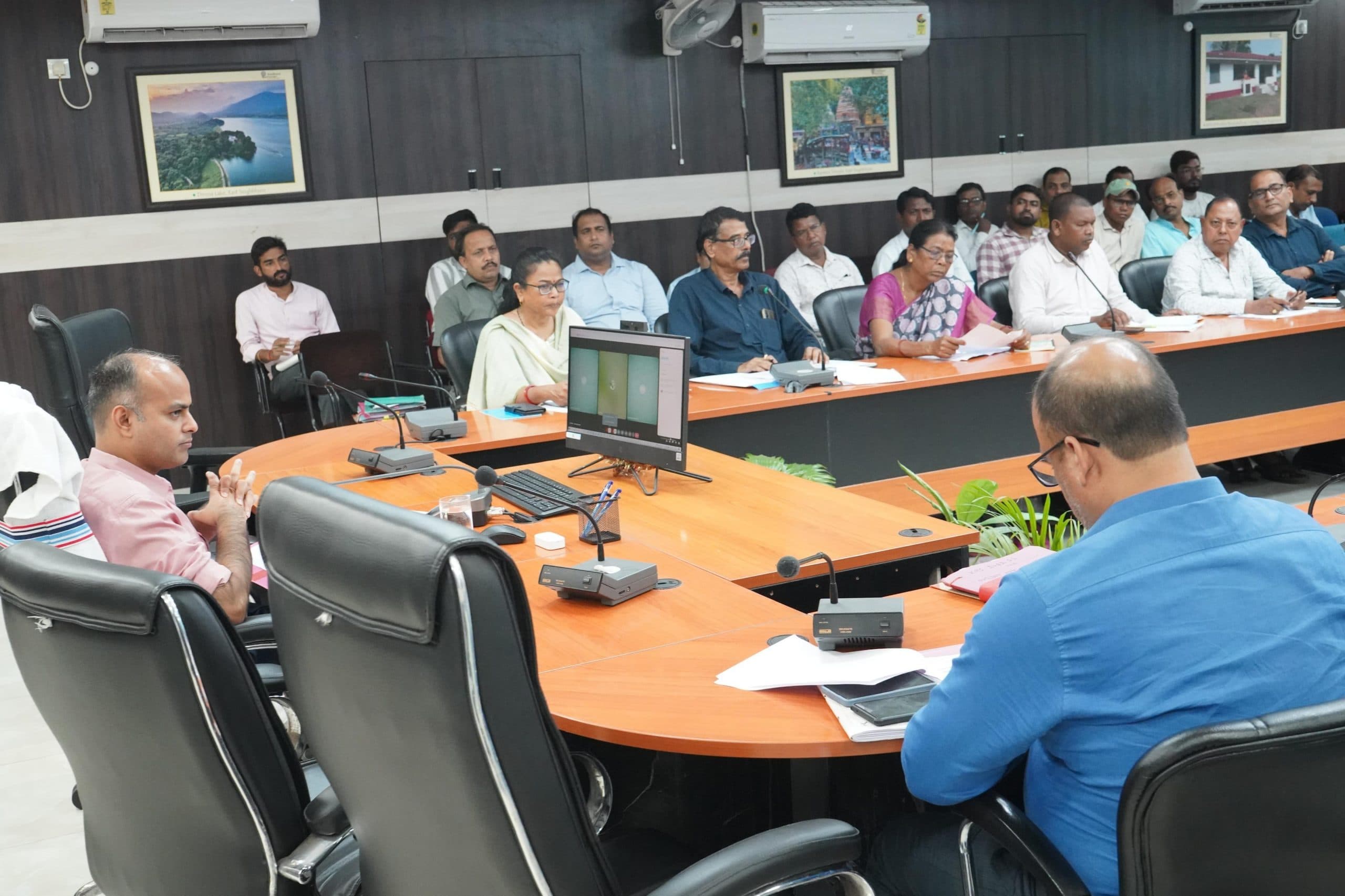 Jamshedpur news. अयोग्य राशन कार्डधारियों का नाम हटाकर योग्य लाभुकों को राशन कार्ड से आच्छादित करने का निर्देश