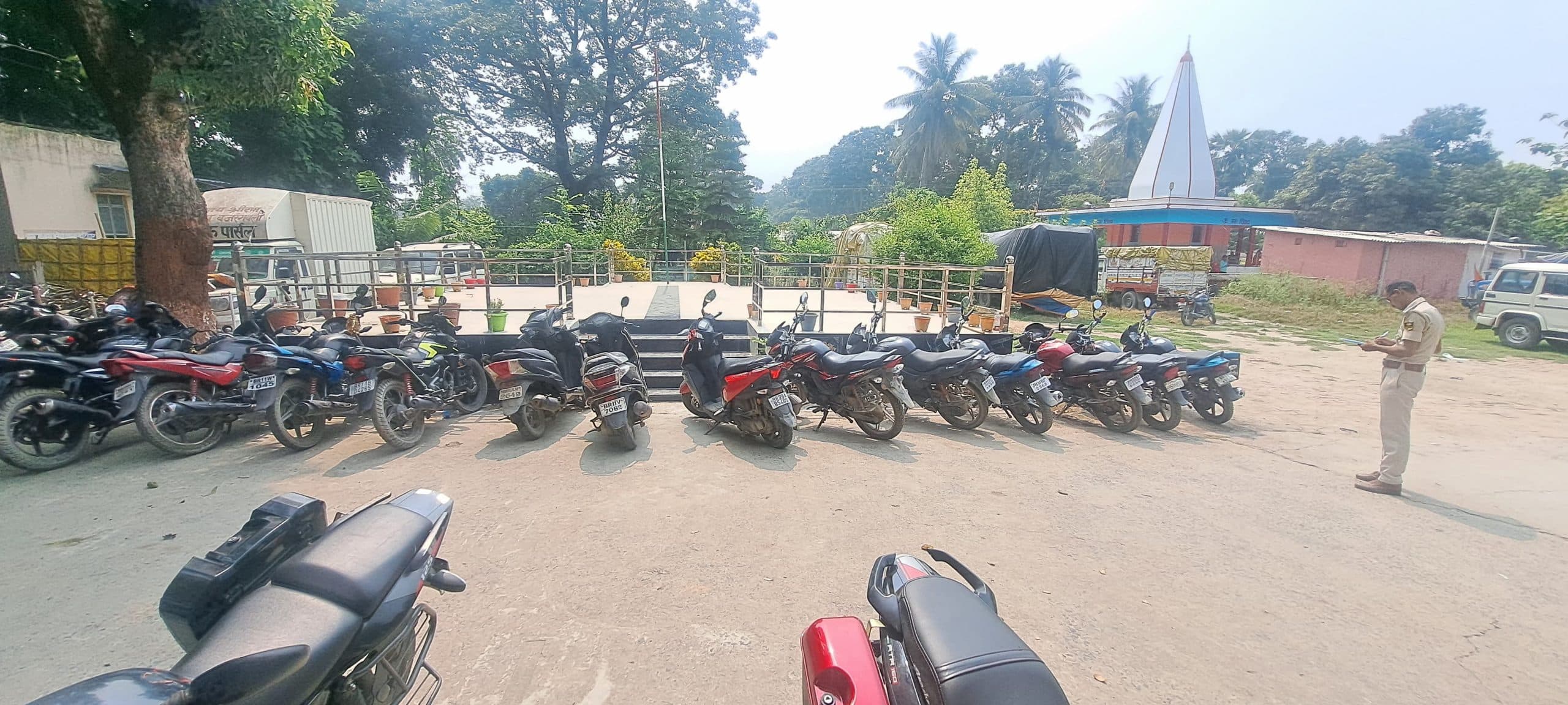 जुराबगंज में 35 संदिग्धों को लिया हिरासत में, 13 बाइक जब्त