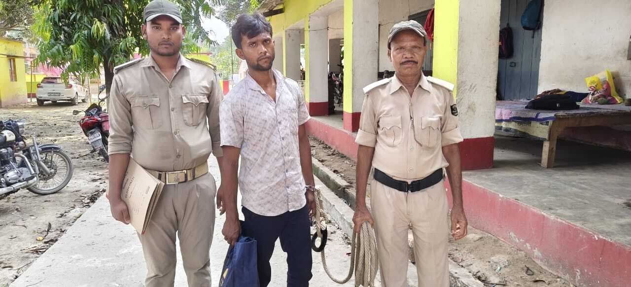 वर्षों से फरार वारंटी छापामारी के दौरान गिरफ्तार