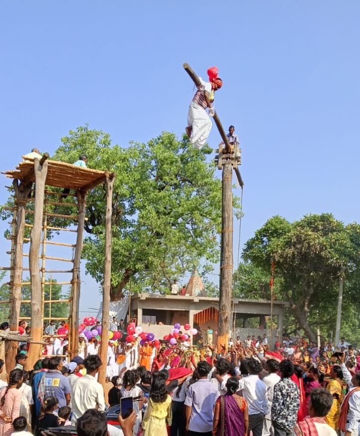 दहकते अंगारों पर चले शिवभक्त