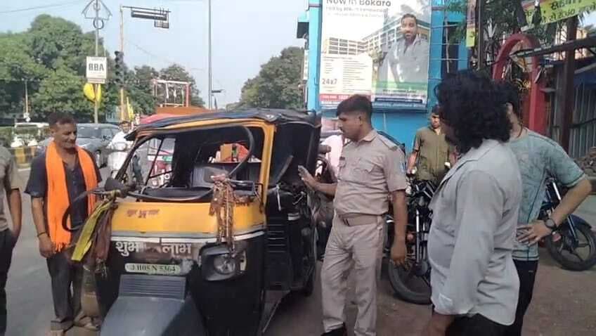 Jamshedpur news.सिदगोड़ा : ट्रक और टेंपो में टक्कर, चार घायल