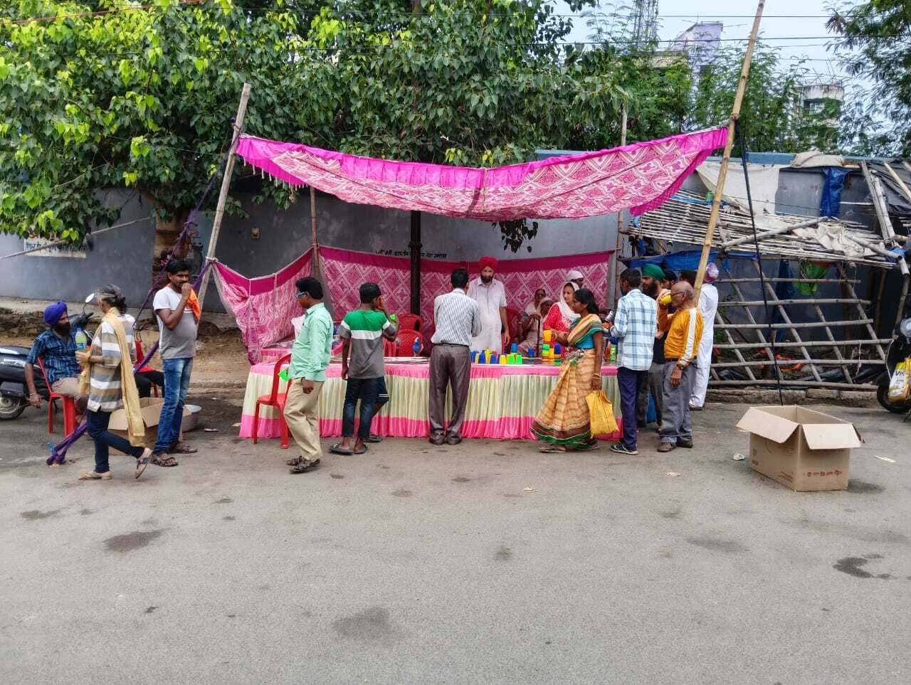 Jamshedpur News : बिरसानगर लोयला स्कूल के पास लगी छबील