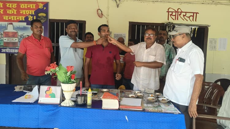 थानाध्यक्ष को किया सम्मानित