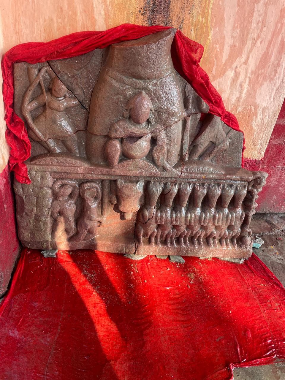 मोरहर नदी में बालू खनन के दौरान मिली पौराणिक प्रतिमा