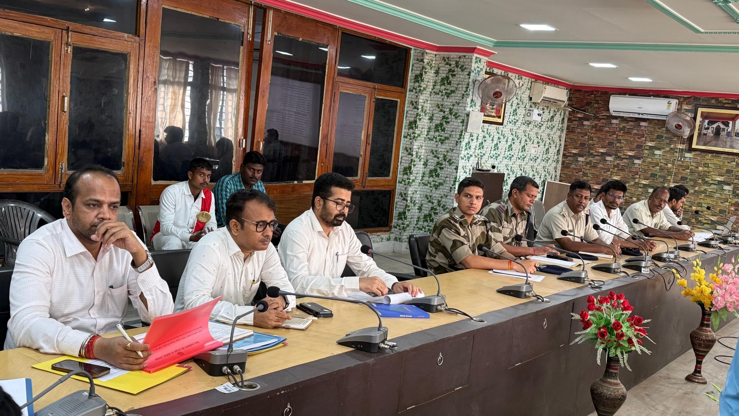 नदियों से बालू उठाव पर है रोक, सख्ती से करायें अनुपालन : डीसी