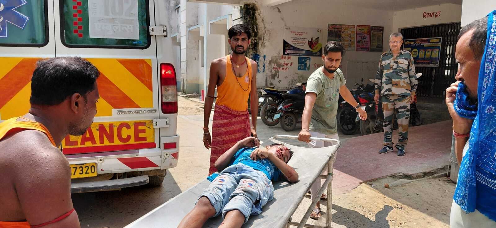 अनियंत्रित बाइक की ठोकर से बालक घायल