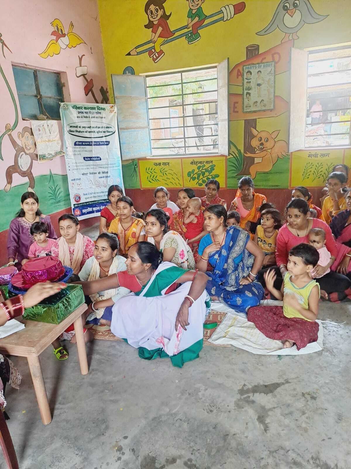 महिलाओं को परिवार नियोजन के बारे में दी गयी विस्तृत जानकारी