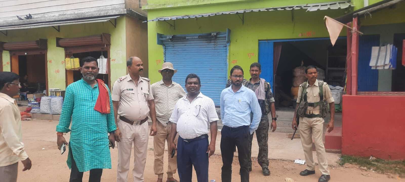 करमाटांड़ में सड़ अतिक्रमण की हुई मापी, 40 दुकानदार आये जद में