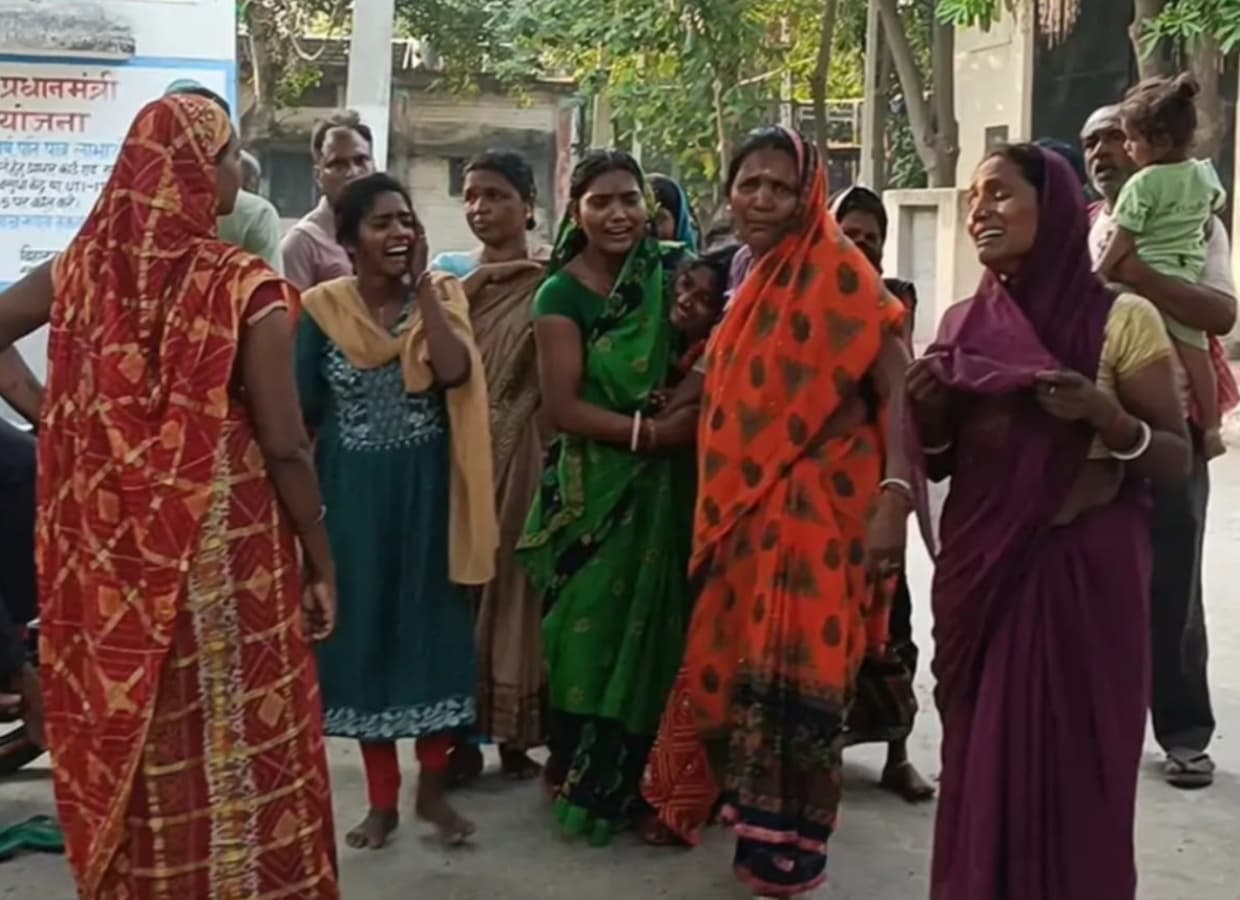 अज्ञात वाहन के धक्के से बाइक सवार दो युवकों की मौत