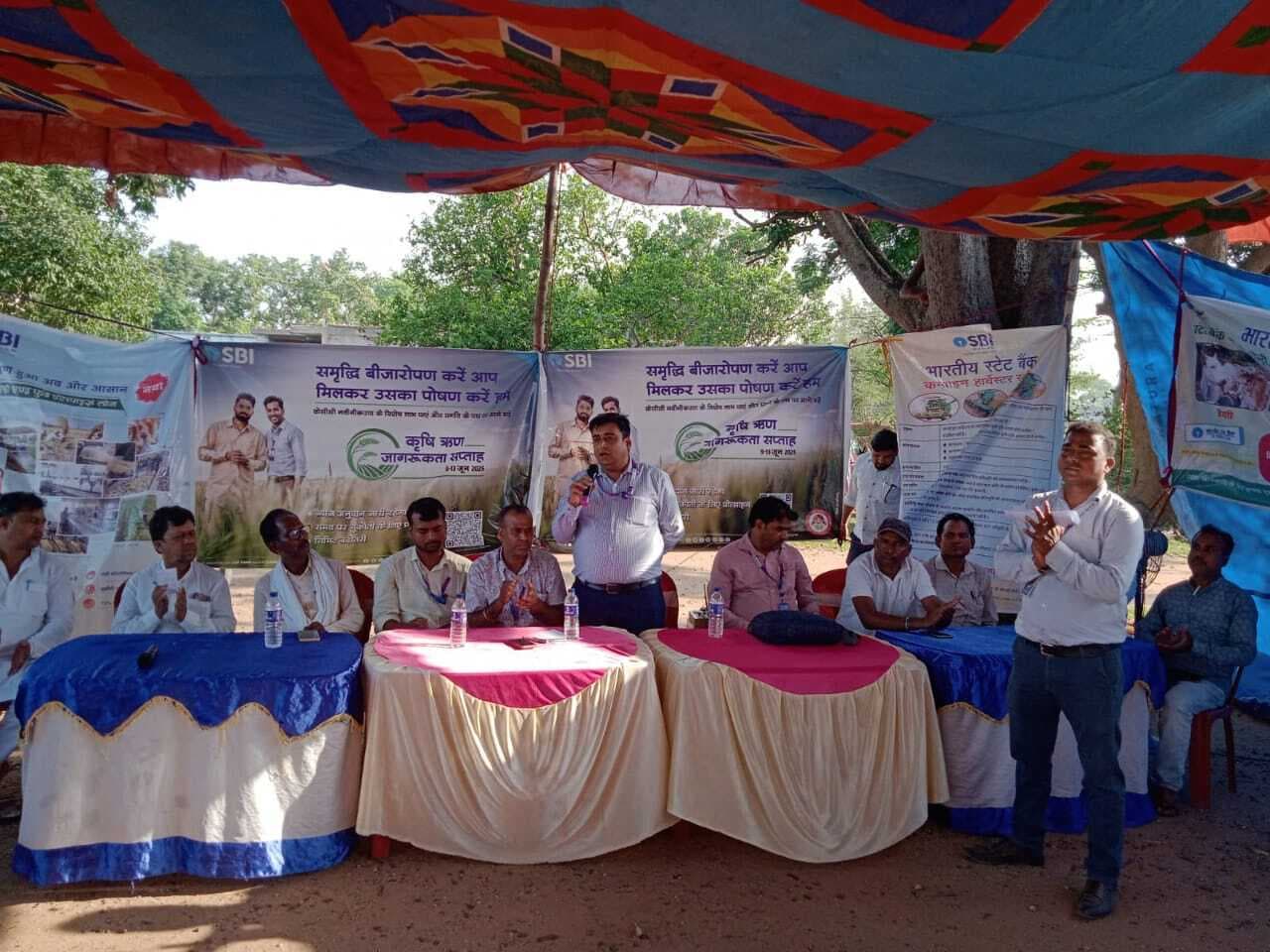 शिविर में किसानों को दी गयी कृषि ऋण की जानकारी