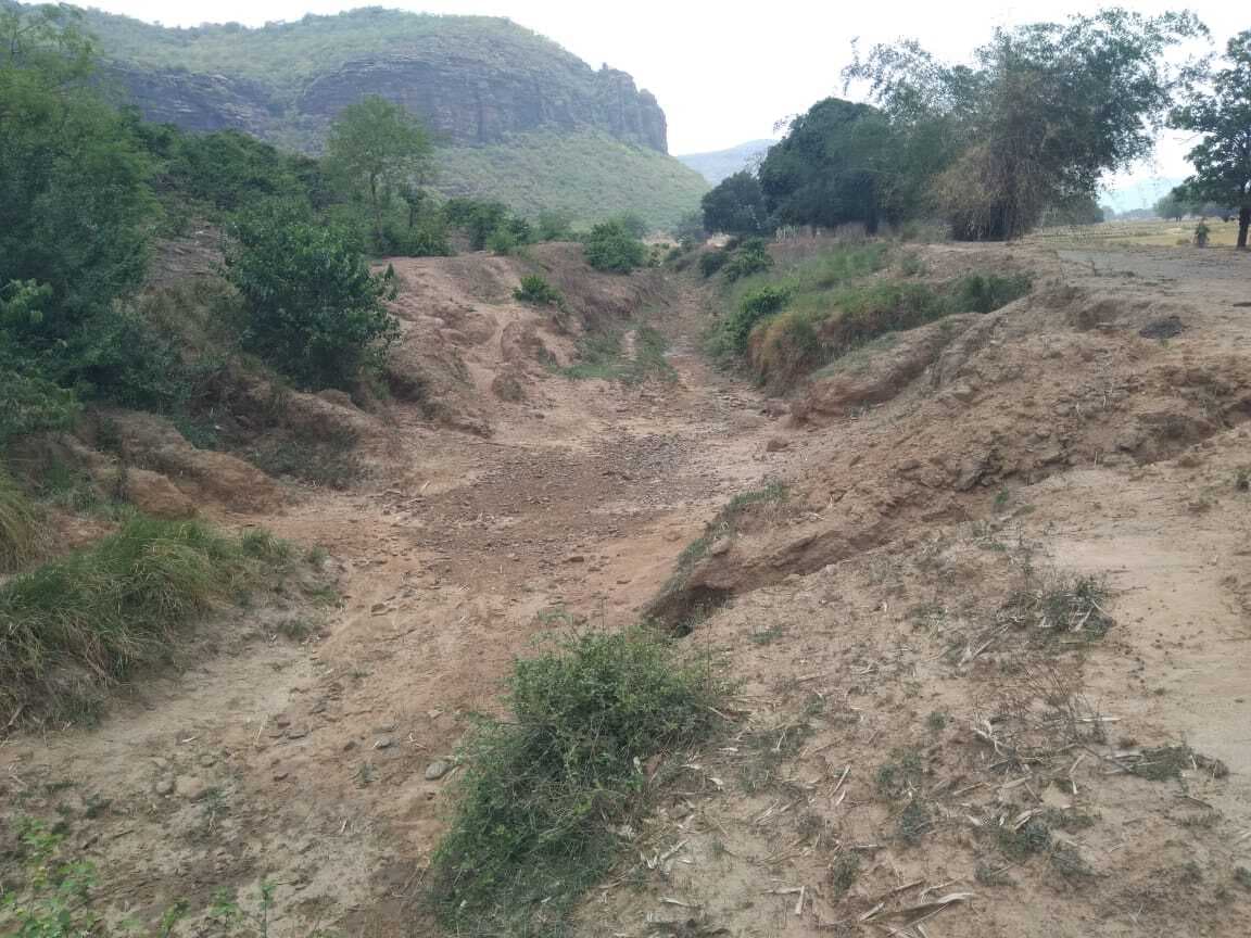 Kaimur News : दुर्गावती जलाशय शुरू होने के 10 साल बाद भी बदहाल नहर से नहीं मिल रहा पानी