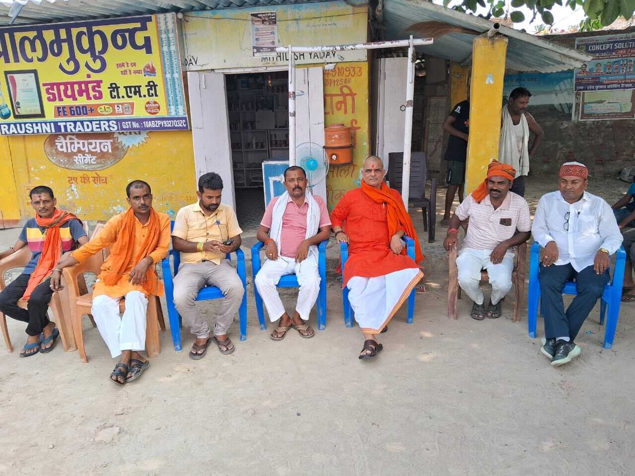 Madhubani News : विधायक ने कार्यकर्ताओं के साथ बैठक कर विस चुनाव की चर्चा की