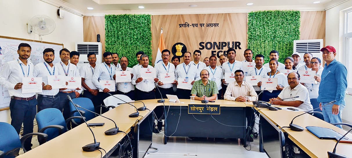 Saran News : टिकट चेकिंग में उत्कृष्ट कार्य करने वाले टीटीइ सम्मानित