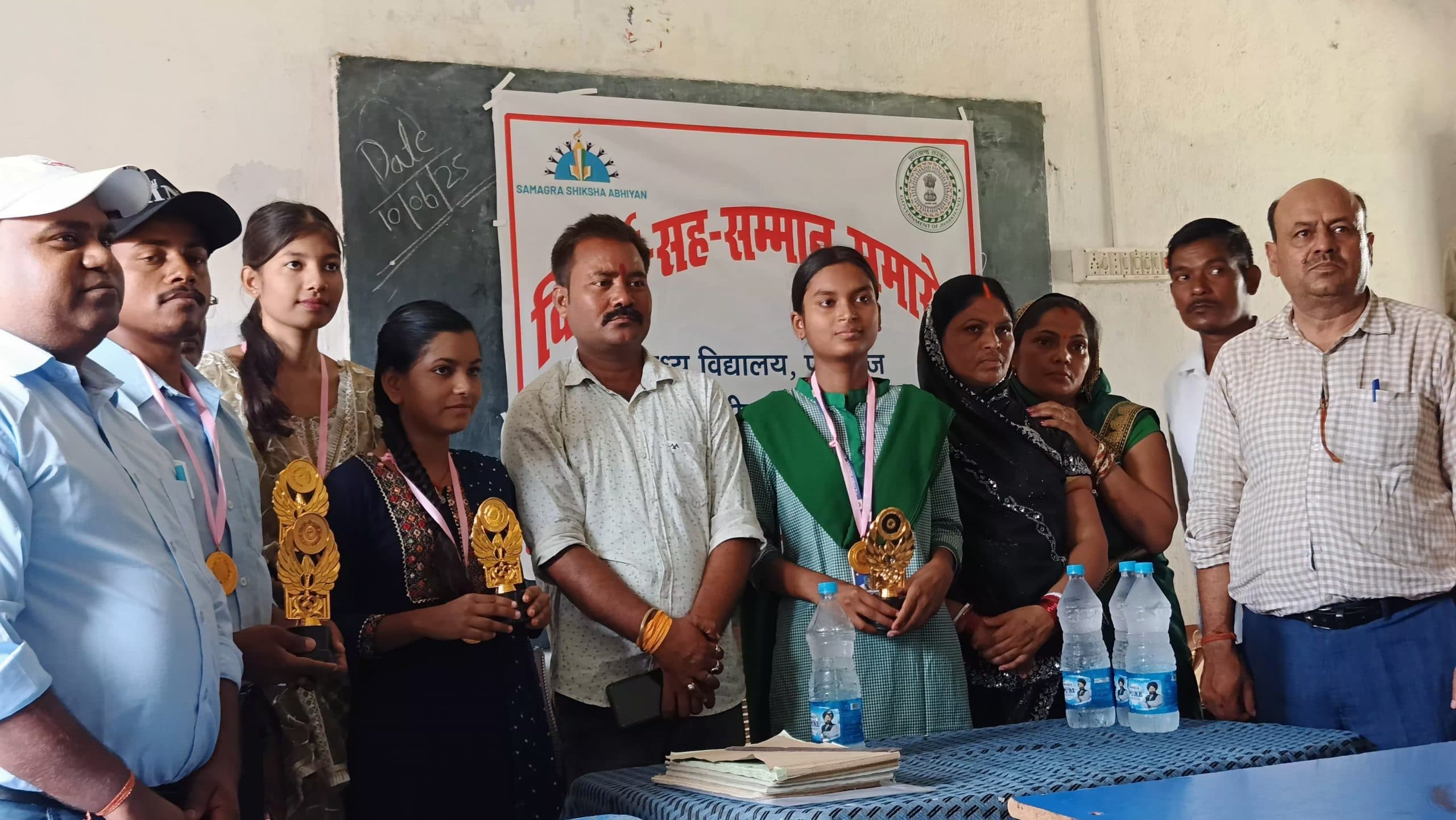 Giridih News :मवि पालगंज में विदाई सह सम्मान समारोह का आयोजन