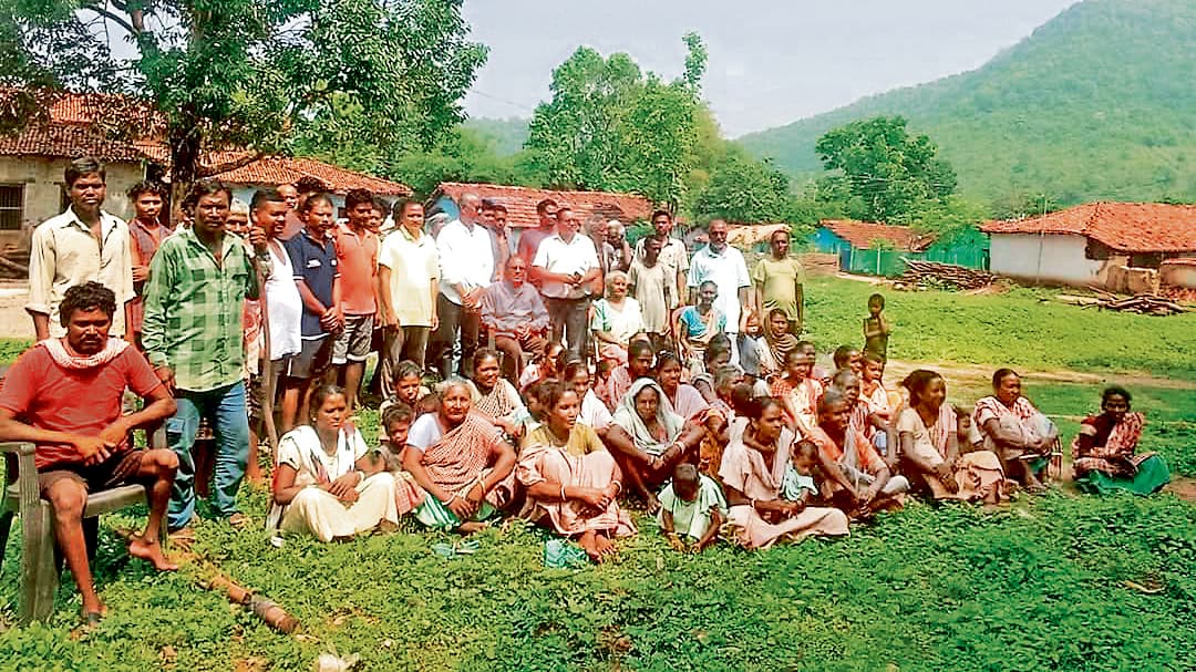 Chaibasa News : जनप्रतिनिधियों की उदासीनता से योजनाओं से वंचित हैं ग्रामीण : तुबिद